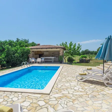 公寓 Beautiful Pianta With Pool In Porec Kirmenjak
