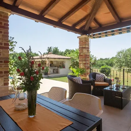 公寓 Beautiful Pianta With Pool In Porec Kirmenjak
