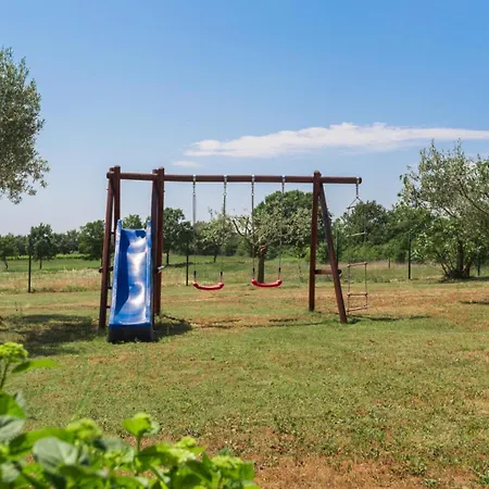 Beautiful Pianta With Pool In Porec Kirmenjak