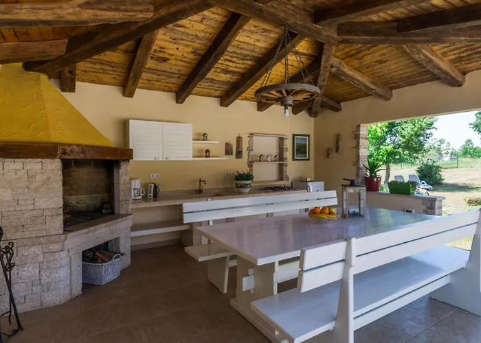 Beautiful Pianta With Pool In Porec Kirmenjak