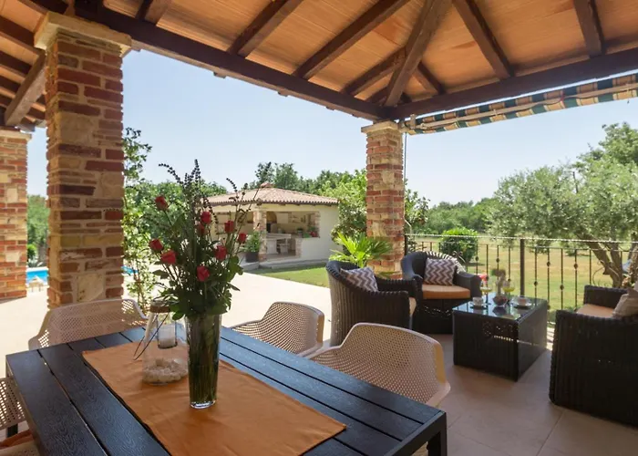 Apartamento Beautiful Pianta With Pool In Porec Kirmenjak