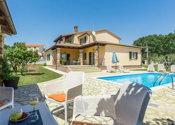 Beautiful Pianta With Pool In Porec *