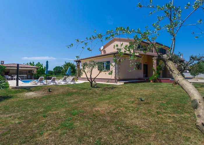Beautiful Pianta With Pool In Porec * Kirmenjak