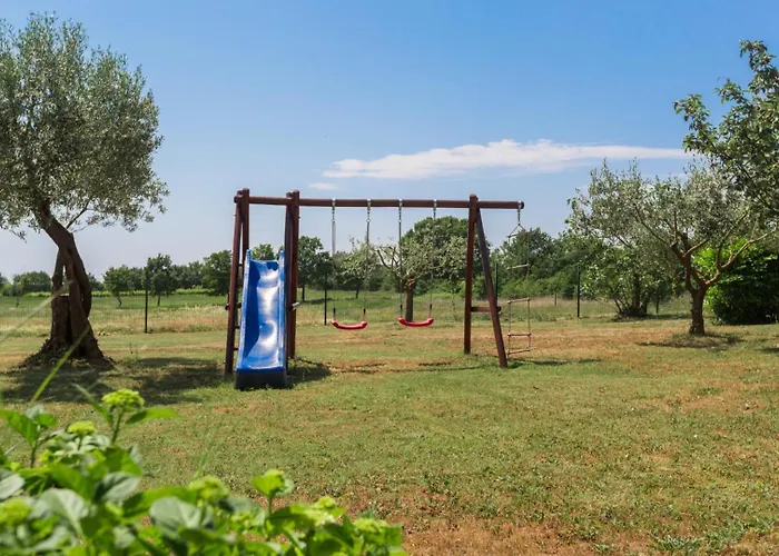 Beautiful Pianta With Pool In Porec Kirmenjak