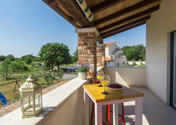 Beautiful Pianta With Pool In Porec Kirmenjak