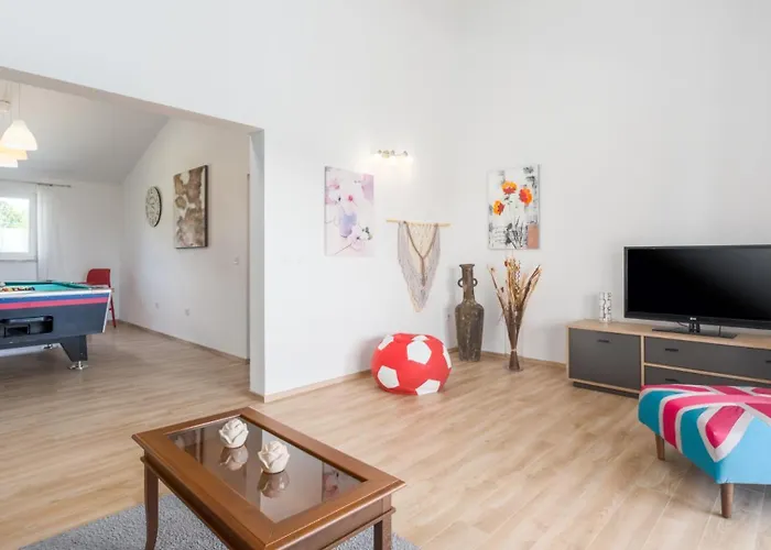 Beautiful Pianta With Pool In Porec Apartamento Kirmenjak
