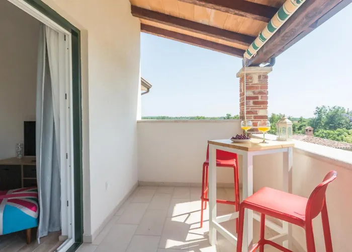 Beautiful Pianta With Pool In Porec Kirmenjak