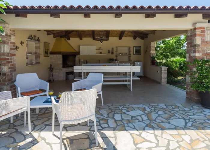 Beautiful Pianta With Pool In Porec