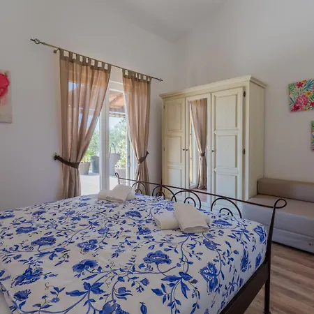 Villa Beautiful Pianta With Pool In Porec Kirmenjak