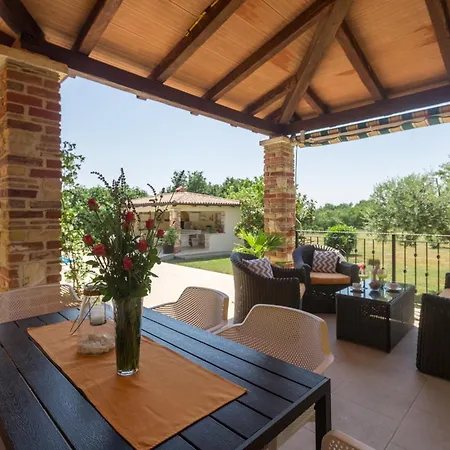 Beautiful Pianta With Pool In Porec *