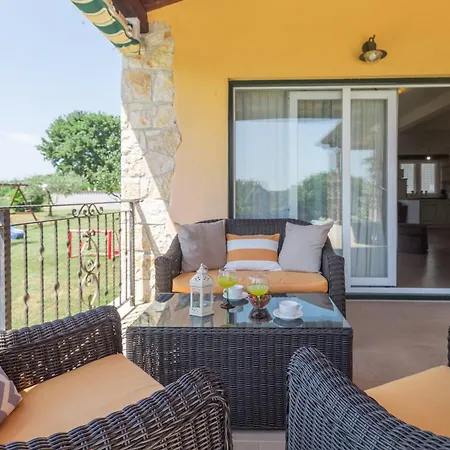 Beautiful Pianta With Pool In Porec Villa