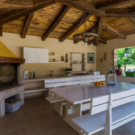 Beautiful Pianta With Pool In Porec Kirmenjak