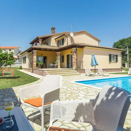 Beautiful Pianta With Pool In Porec *
