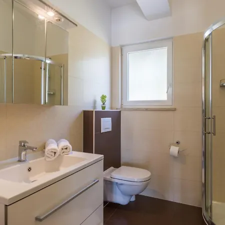 Appartement Beautiful Pianta With Pool In Porec *