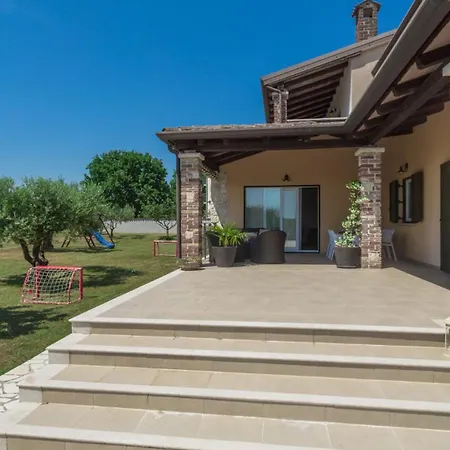 Beautiful Pianta With Pool In Porec Appartement Kirmenjak